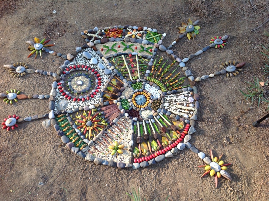 Gracias al comentario de una usuaria de Orientación Andújar llamada Lupe  hemos descubierto las maravillosas creaciones que  Inés Barros Baptista realiza con materiales naturales de diseños de mandalas. Llamadas Mandalas […]