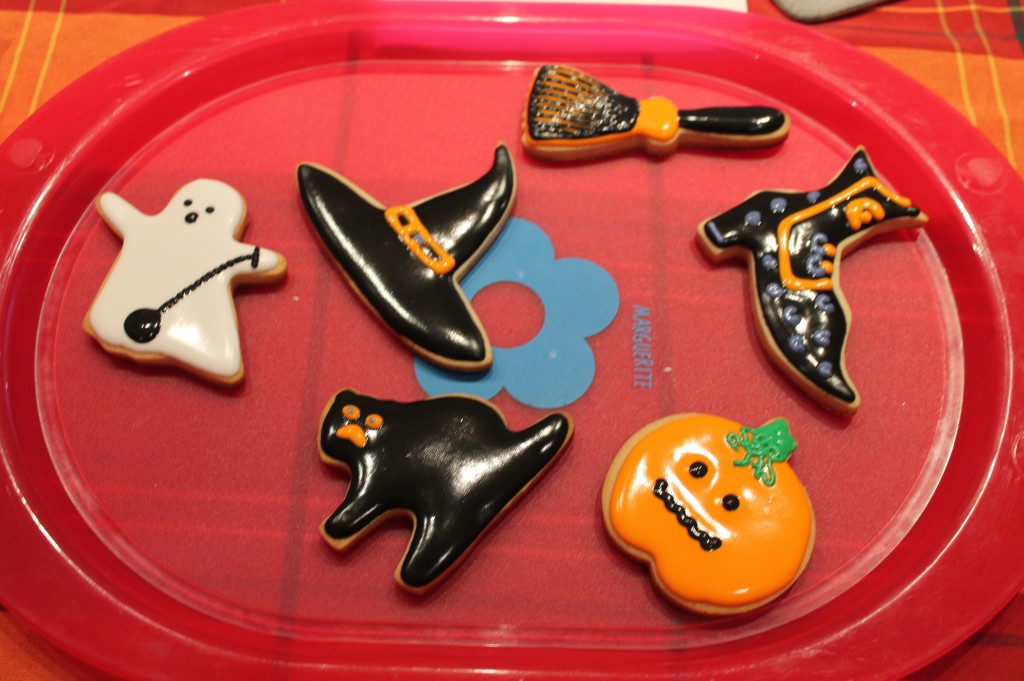 Seguimos con nuetra colaboración con Mariló Exposito creadora de este fantástico blog missgalletoons. En esta ocasión nos proponemos decorar las galletas de halloween que realizamos durante el fin de semana […]