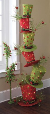 PEQUEÑOS ARBOLES DE NAVIDAD CON SOMBREROS DE COPA