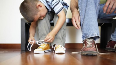 como-atarse-los-cordones-en-dos-segundos-el-metodo-de-los-dedos-magicos