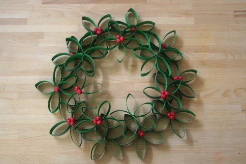 toilet-roll-mistletoe-wreath