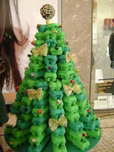 arbol-de-navidad-con-hueveras