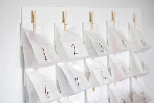 manualidad-calendario-de-adviento-con-bolsas-de-papel