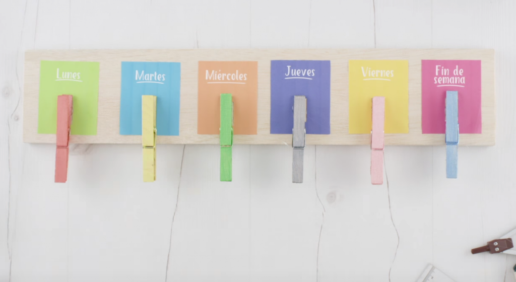 Os dejamos esta genial manualidad que nos vendrá genial para nuestras clases se trata de un planificador semanal muy facil de realizar y con el que además podemos decorar nuestra […]