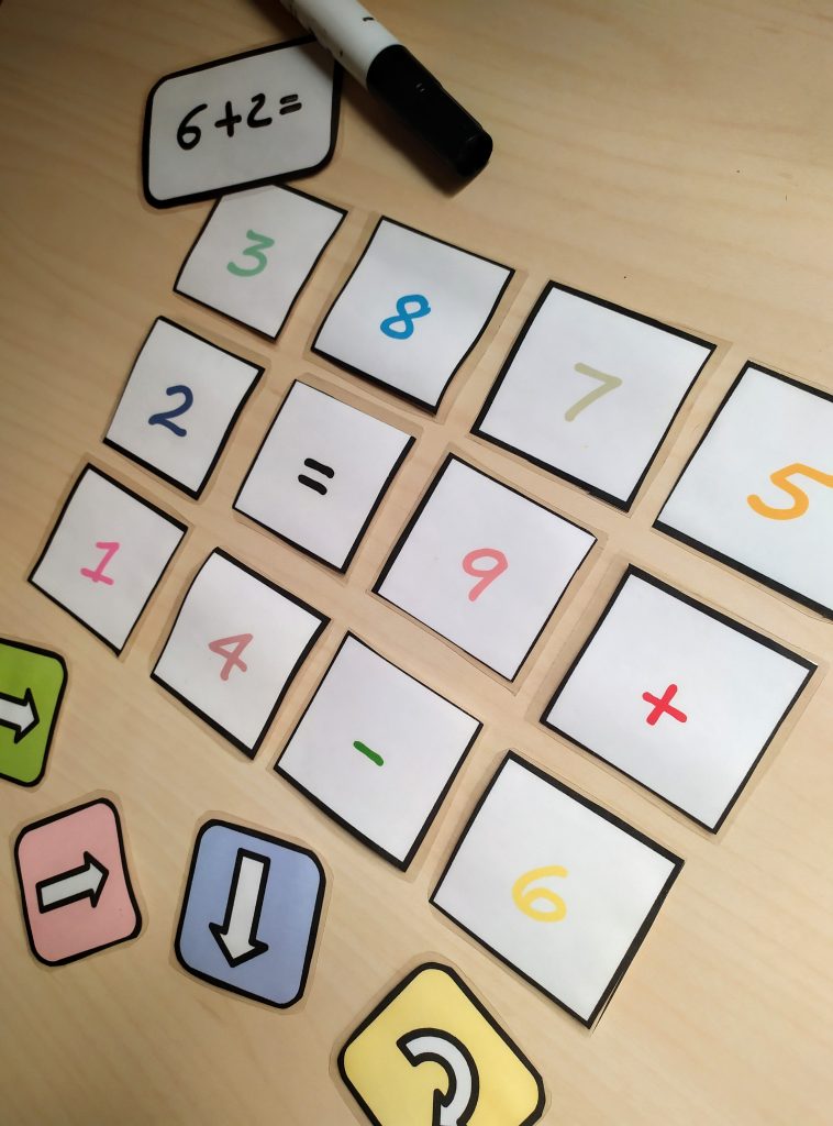 ¿Quién dijo que las matemáticas no fuesen divertidas? Los objetivos son trabajar la orientación espacial, la resolución de operaciones numéricas básicas, el reconocimiento de la simbología y el procesamiento del algoritmo.  Este material […]