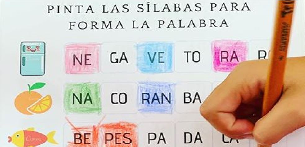 Hoy en las actividades de verano, usamos uno de nuestros materiales, para trabajar las sílabas, tan importante de trabajar en las edades tempranas!⁣