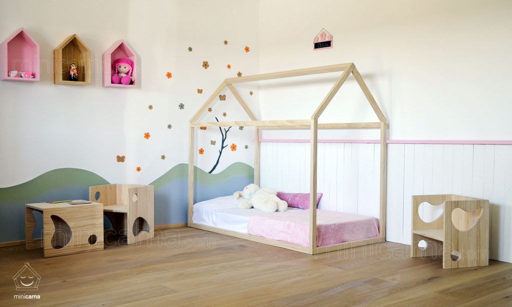 Características del mobiliario infantil Montessori Mucho se oye hablar últimamente de mobiliario Montessori, juguetes, actividades Montessori, etc. Y, aunque parezca una moda nueva, nada más lejos de la realidad. Se […]