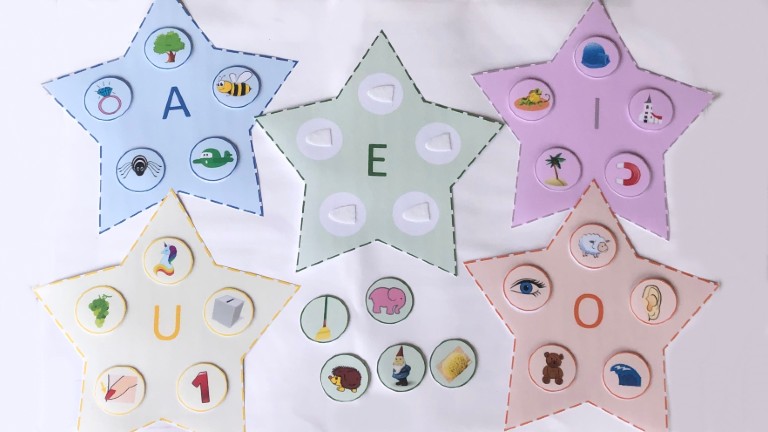 Hoy os propongo un material para trabajar las vocales pero también ofrece la posibilidad de trabajar el vocabulario, la atención y la clasificación. El material esta compuesto por 5 estrellas de diferentes […]