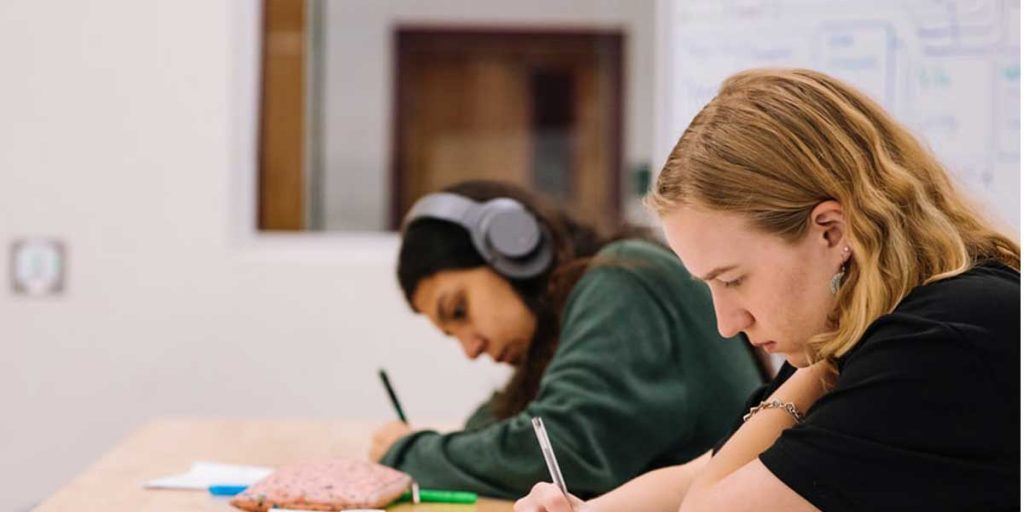 Las personas residentes en España provenientes de países extranjeros y que posean una titulación homologable al bachillerato o estudios de formación profesional equivalentes al sistema educativo español, pueden acceder a […]