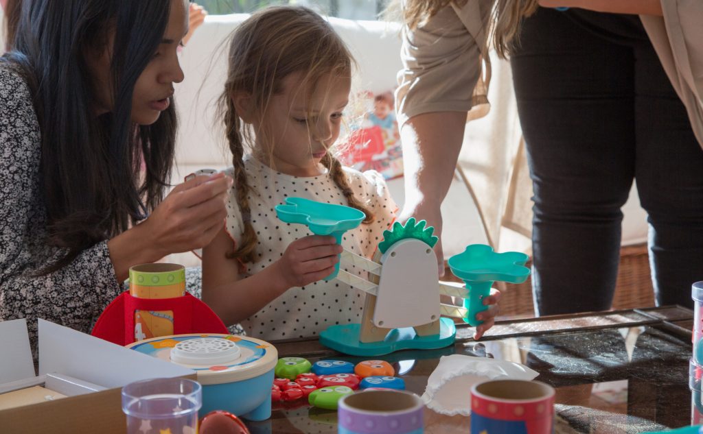 Os queremos presentar los últimos recusos y juguetes educativos que hemos adquirido para nuestra aula para empezar a trabajar con ellos tanto en el aula de apoyo, el Departamento de […]