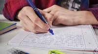 Si la maestra de tu pequeño te ha dicho que, para la vuelta al cole, el niño debe escribir con bolígrafo, no te preocupes, este es un cambio normal que […]